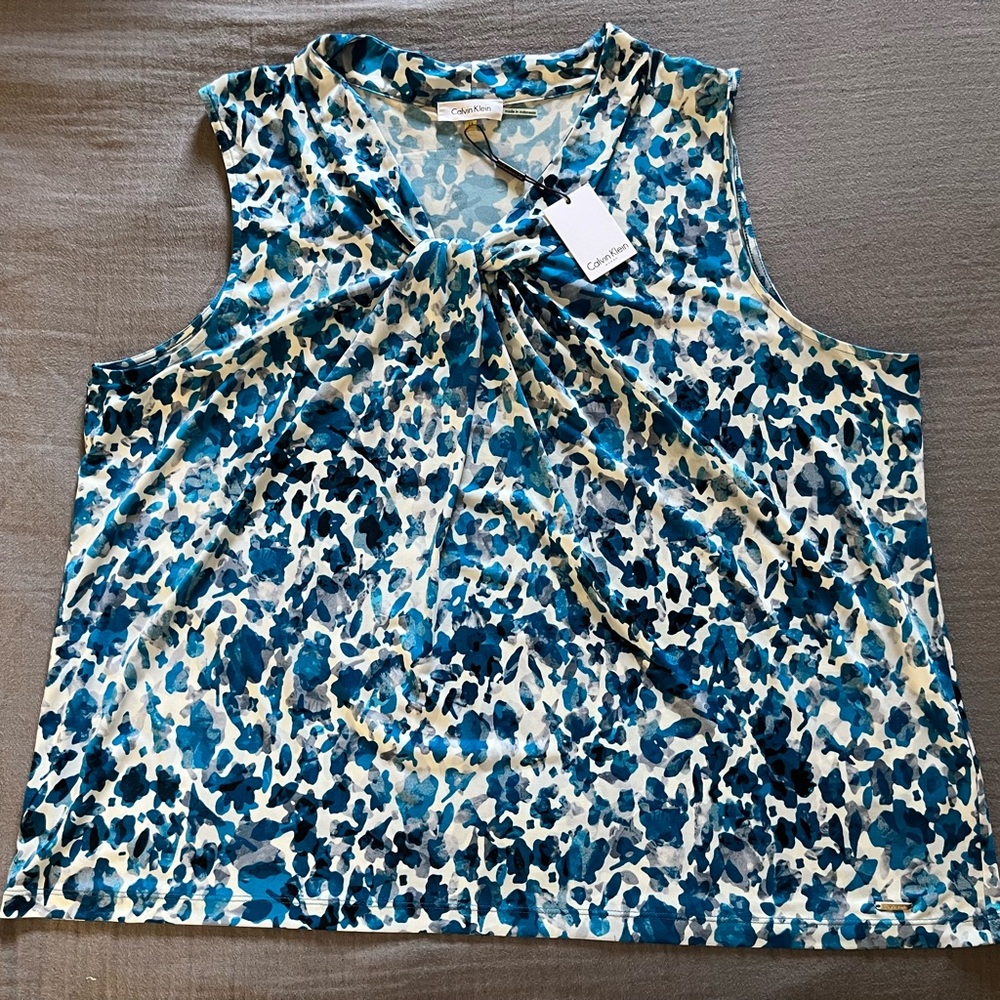 NWT Calvin Klein sleeveless dressy blouse blue/gray/white print twist neck 2X
